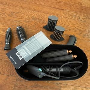 New Edition Long Dyson Airwrap + extra attachment thin round brush